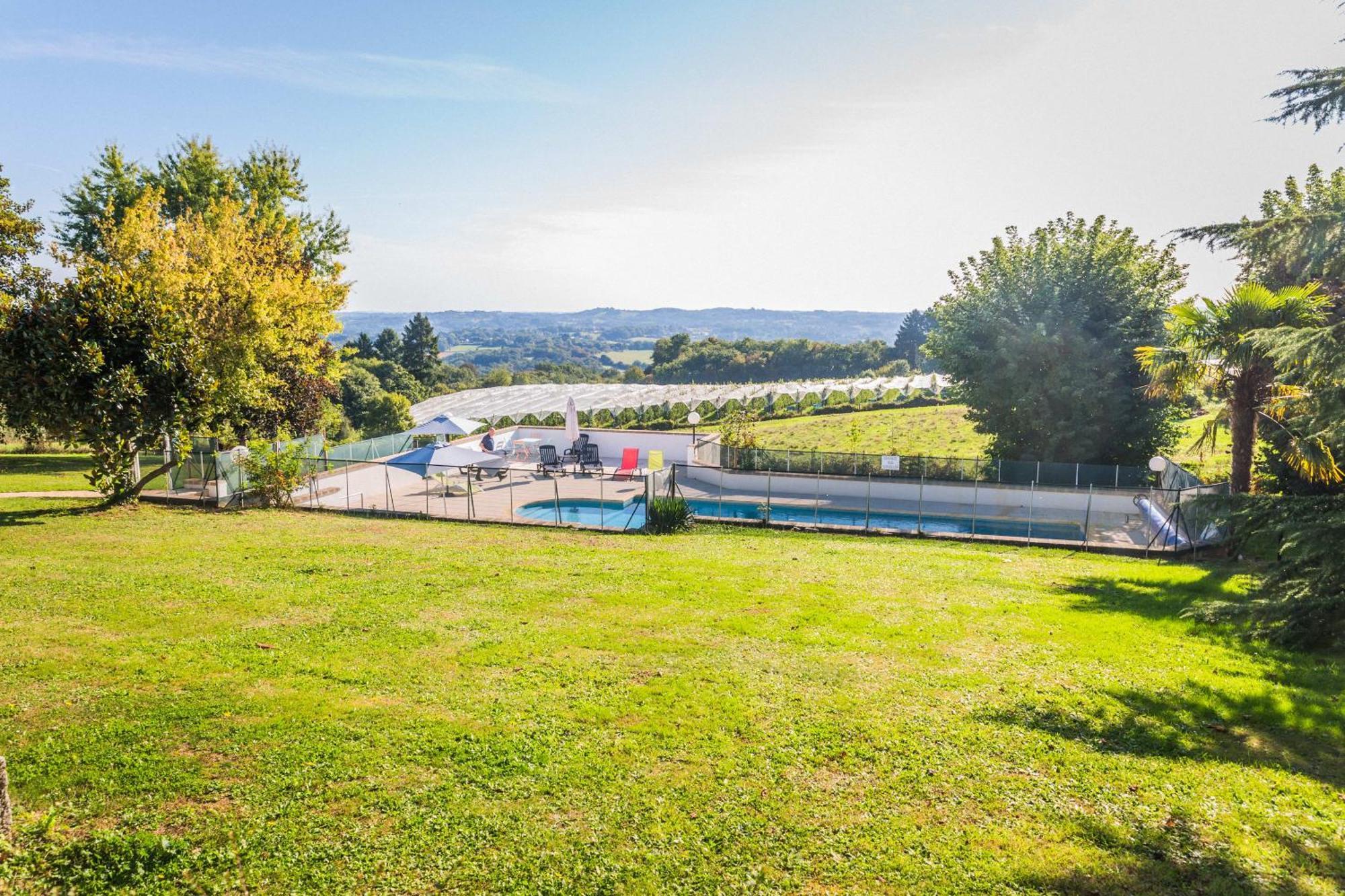 Отель Relais Du Bas Limousin Sadroc Экстерьер фото